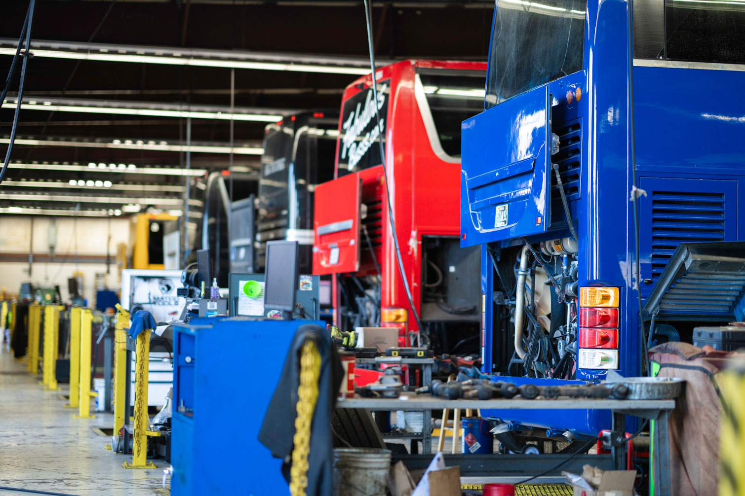 Service-Team_Maintenance-Bay_16 Service-Team_Maintenance-Bay_16